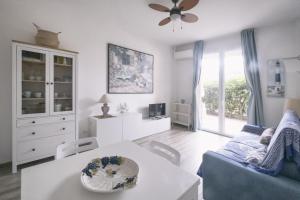 a living room with a blue couch and a table at A casa di Alberta in Deiva Marina