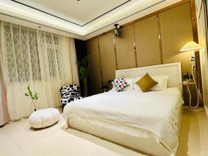 Una cama o camas en una habitación de Pingtan Tannanwan Hailanju Guesthouse