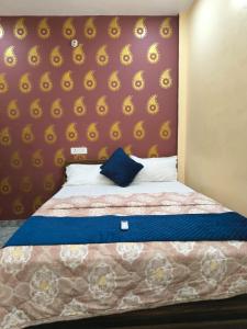 Postel nebo postele na pokoji v ubytování Krishna ji paying guest house + 4 fotografie