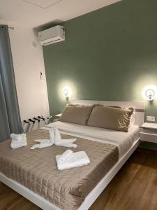 a bedroom with a bed with two towels on it at La dimora degli scrittori in Porto Empedocle