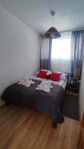 Posteľ alebo postele v izbe v ubytovaní Retrospekcja - Apartament w centrum