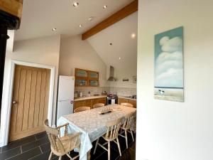 Gambar di galeri bagi Cosy barn with views in Wick Vale of Glamorgan di Wick