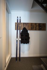 a wall with three skis hanging on a wall at Alpinetouch in Aosta