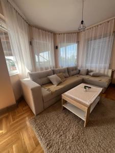 Gambar di galeri bagi Yellow house di Novi Sad