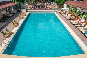 Bazén v ubytování DG HOTELS ROSE RESORT nebo v jeho okolí