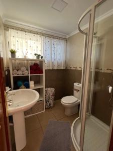 Et badeværelse på Lovely apartment 2 rooms with big terrace in Puerto Rico + 30 billeder