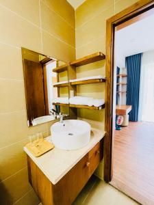 a bathroom with a sink and a mirror at Sao Beach Bungalow in Phú Quốc
