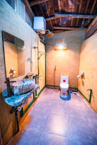 Phòng tắm tại Then Pa village +82 ảnh