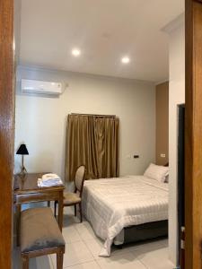 Łóżko lub łóżka w pokoju w obiekcie SAESEA Private Beach & Resort