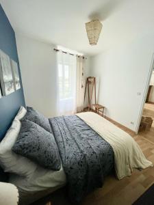 a bedroom with a bed and a window in it at Escale à Ploumanac'h in Perros-Guirec