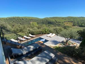 Вид на бассейн в Le 29 - Luxury and panoramic views in Provence или окрестностях