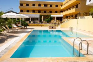 Bazén v ubytování Anesis Apartments nebo v jeho okolí