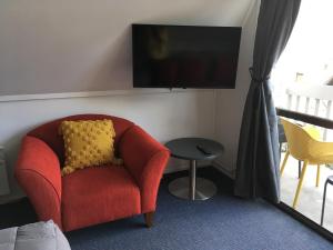 TV a/nebo společenská místnost v ubytování Wakatipu View Apartments