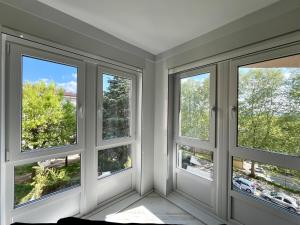 a room with three windows in a house at Castelao AP in Santiago de Compostela