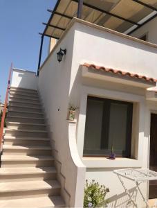 a white house with stairs in front of it at Le Grotte di Notar in Castellana Grotte