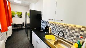Televízia a/alebo spoločenská miestnosť v ubytovaní Apartments Radka