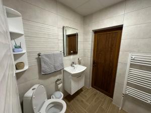 Koupelna v ubytování Apartment Valmart City Park + 29 fotografií