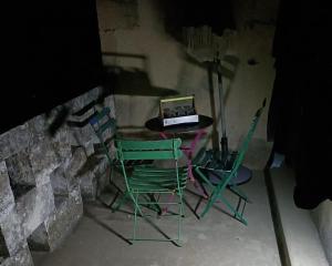 Telewizja i/lub zestaw kina domowego w obiekcie A deux pas d'Avignon