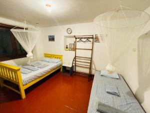 a small bedroom with two beds and a ladder at 中国蒲公英民宿Dandelion Guest house Villa with Mount View in Kandy