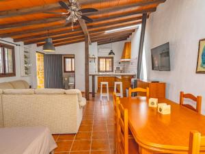 TV a/nebo společenská místnost v ubytování Cubo's Casita Rural Haro