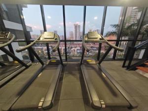 Fitness centrum a/nebo fitness zařízení v ubytování Seaview Urban suites Georgetown @Penang