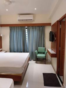 Ένα ή περισσότερα κρεβάτια σε δωμάτιο στο Hotel Harshanaa Elite