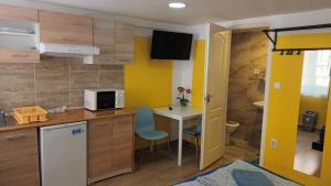 Kuchyň nebo kuchyňský kout v ubytování Deniz Guesthouse + 21 fotografií