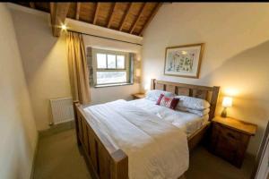 מיטה או מיטות בחדר ב-Haytor Rocks, Dartmoor escape