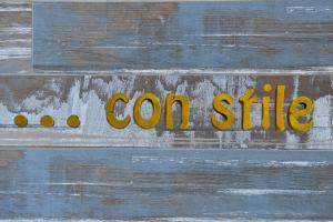 a sign that says yo car side on a wooden fence at CoN STΙLE 2 in Kanali