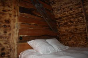 Postel nebo postele na pokoji v ubytování Lodges des Grands Chênes