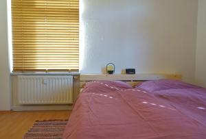 מיטה או מיטות בחדר ב-FEWO mit Sauna & Gartenblick