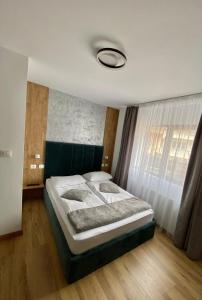 Ένα ή περισσότερα κρεβάτια σε δωμάτιο στο Pensiunea Liziera