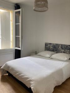 Ένα ή περισσότερα κρεβάτια σε δωμάτιο στο L'Appartement du Comptoir