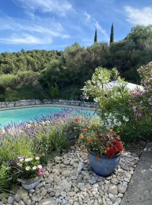 Φωτογραφία από το άλμπουμ του B&B suite - 47 m2 - pool, terraces, view σε Vinsobres