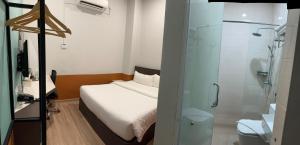 Baðherbergi á T SQUARE HOTEL (IPOH)
