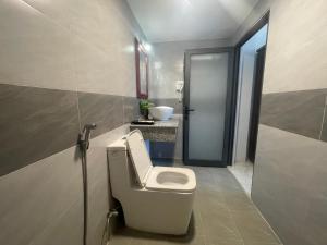 Bathroom sa Moc homestay- Near Bai Dai Beach