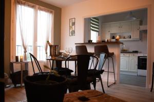 a kitchen and dining room with a table and chairs at Moderne Lemoine in Châteauroux