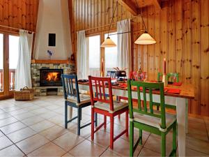 A luxurious 6 person chalet with superb view 레스토랑 또는 맛집