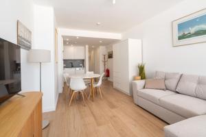 Et tv og/eller underholdning på Renovated central seaview appartment "Atlanta"