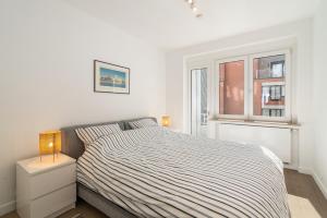 En eller flere senge i et værelse på Renovated central seaview appartment "Atlanta"