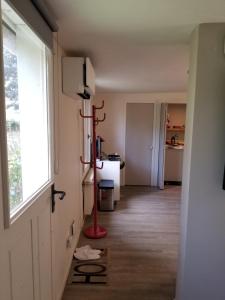 Photo de la galerie de l'établissement Louveciennes: studio lumineux indépendant de 23 m2, à Louveciennes