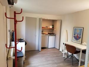 Photo de la galerie de l'établissement Louveciennes: studio lumineux indépendant de 23 m2, à Louveciennes