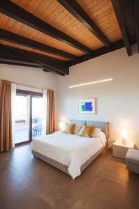 a bedroom with a large bed with a wooden ceiling at Le Tre Civette - Residenza di Campagna in Villa San Pietro +54 photos