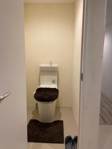 a bathroom with a toilet with a brown seat at &HouSE - Vacation STAY 72442v in Takagi