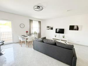 a living room with a couch and a table at Ferienwohnung Zum Alten Radlereck in Lauchhammer
