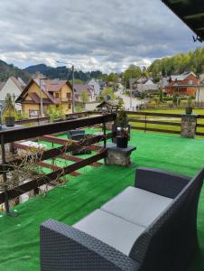 a patio with green grass and chairs and houses at Willa Rycerz in Niedzica Zamek