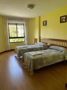 A bed or beds in a room at Apartamentos de la Hoz