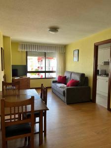 A seating area at Apartamentos de la Hoz