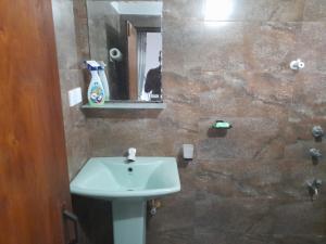 a bathroom with a sink and a mirror at Sanji villa in Beliatta