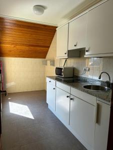 A kitchen or kitchenette at Apartamentos de la Hoz